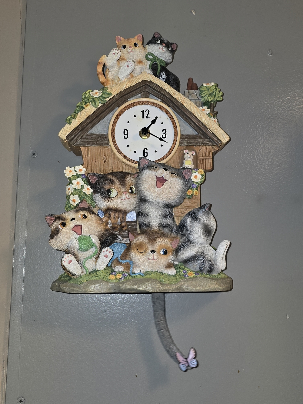 The Bradford Exchange Frolicking Felines Fully Sculpted Cat-Themed Clock